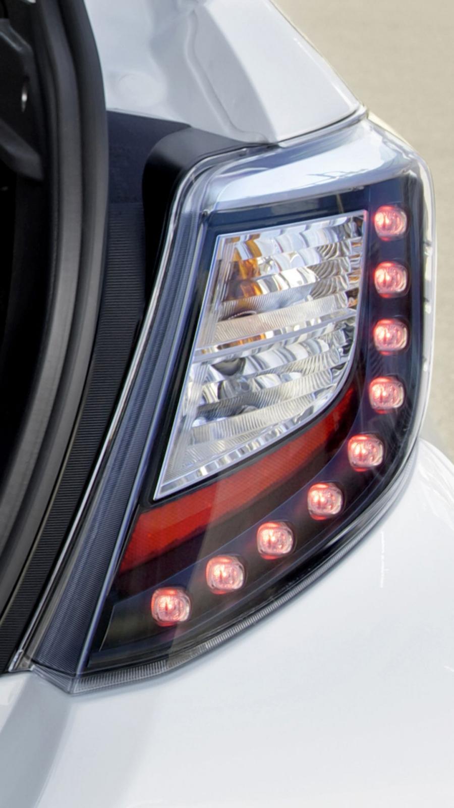  Toyota Yaris Hybrid 2012 года  (фото 7 из 35)